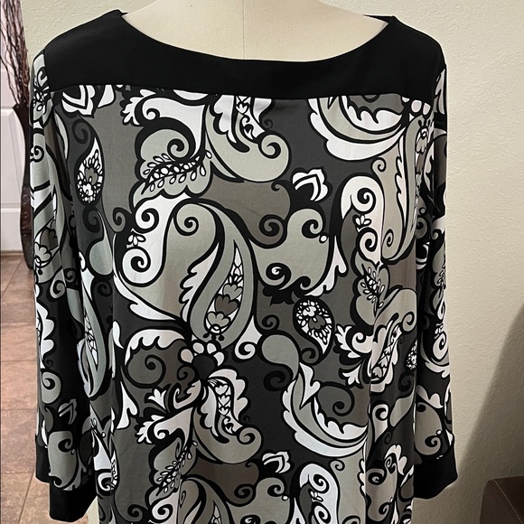 Cocomo Black and Gray Paisley Top - Picture 2 of 4